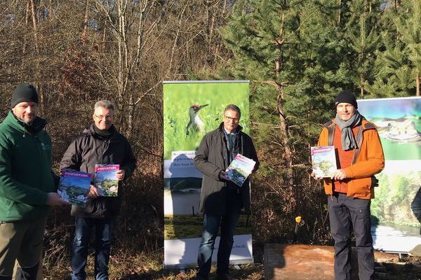 Naturpark-Minister Peter Hauk MdL (3.v.l.) mit Landrat Dr. Achim Brtel, Vorsitzender Naturpark Neckartal-Odenwald e. V. (2.v.l), Paul Siemes, Geschftsfhrer Naturpark Neckartal-Odenwald e. V. (1.v.l) und Roland Schttle, Geschftsfhrer Naturpark Sdschwarzwald e. V.  AG Naturparke Baden-Wrttemberg